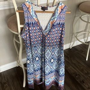 Sleeveless Hale Bob dress. Summer print and a V neckline.